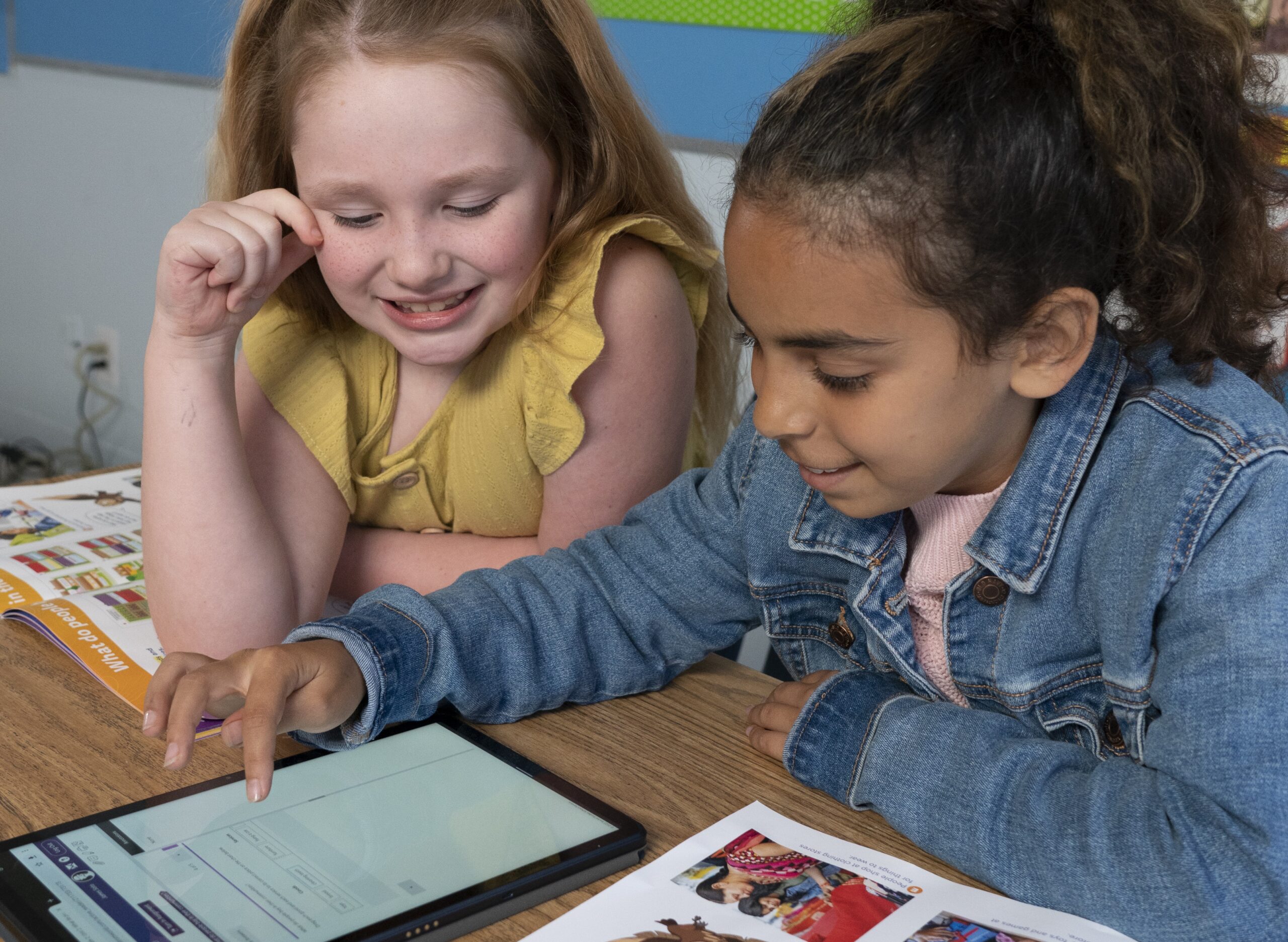 Integrating Social Studies to Enhance Literacy Skills in Early Education